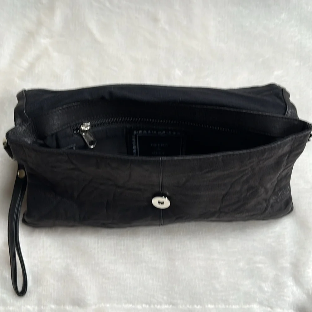 Deena & Ozzy Black Textured 100% Soft Goat Leather Foldover Clutch w/Wrist Strap - Picture 3 of 9